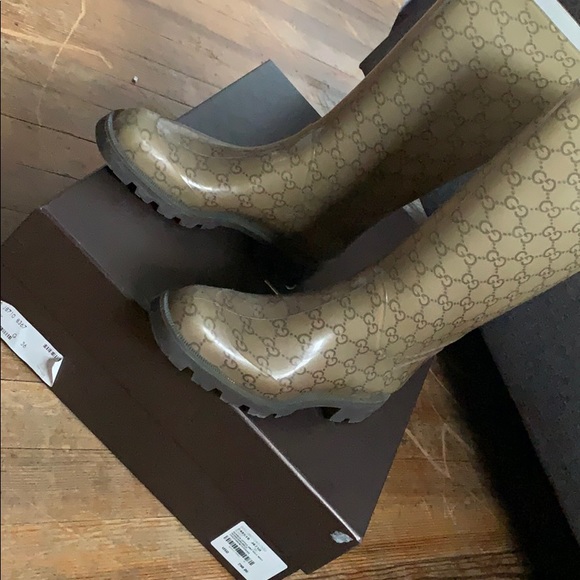 COPY - GUCCI RAIN BOOST - Picture 2 of 3